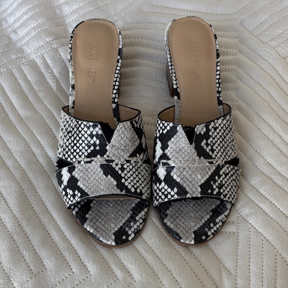 Nine West Black and White Snake Pattern Mules